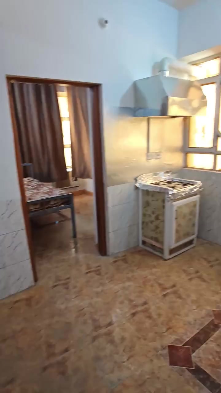شقق طلاب مؤثثه ومكيفه  
بسعر 350 - تتسع ل4 طلاب
2 غرفه  + صاله ومطبخ + صحيات
تحتوي على جميع الخدمات والاثاث
* اجور الكهرباء الوطني والماء والتنظيف ليس من ضمن سعر الايجار وتكلفتها 25 الف
* المنشور من مالك البناية ولسنا مكتب دلالية
العنوان: كربلاء - بداية حي العامل الاولى- قرب جامعه كربلاء القديمة  - مجاور العمارة الحمراء
للستفسار ***********
