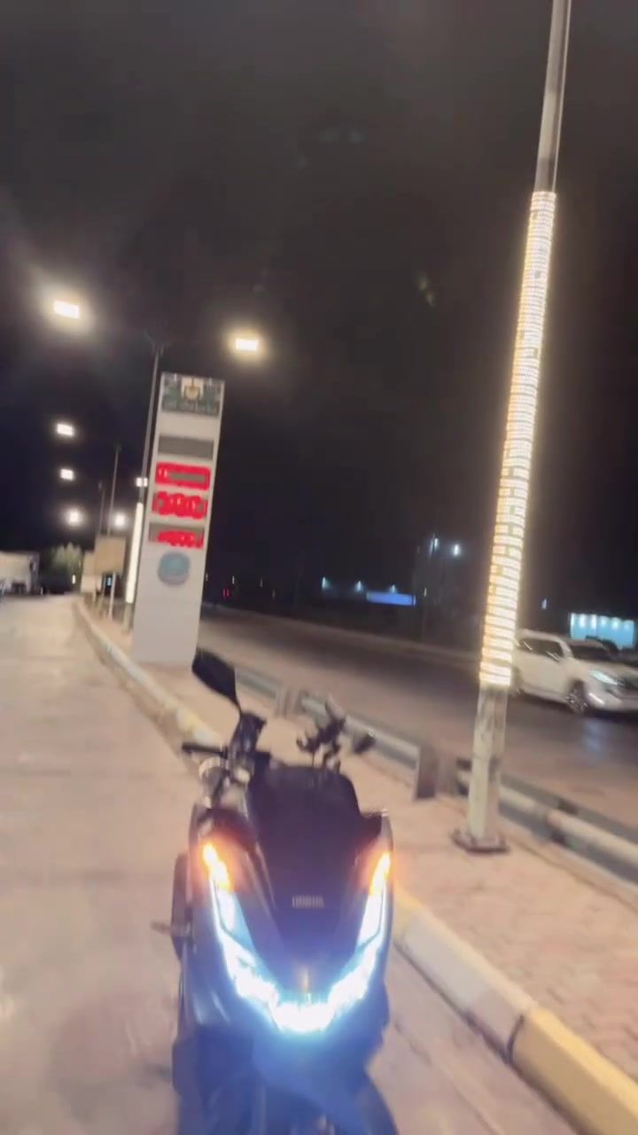 السلام عليكم pcx جيل رابع كوري  ممشى 50.000الف الدراجه مكفولة من مكينه والكفرات بيهة ملاحضات بسيطة  واكو فطر ب الصفحة اليمنه ممبين كلش سعر خاص تواصل ***********
