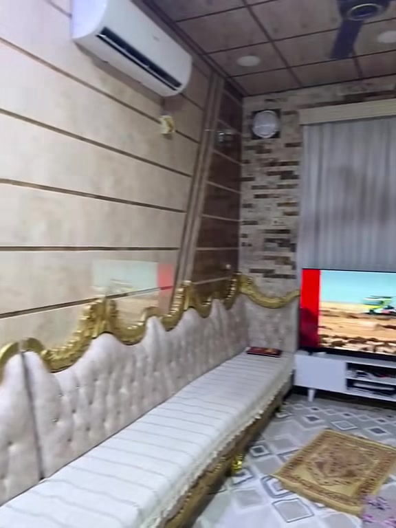 بيع مستعجل مستعجل دار ١٠٠م طابقين درجة أولى حي النداء منطقة ال٥٠ألف خارطة روعة كامله الطابق الارضي إستقبال وصالة ومطبخ وغرفة وصحيات والثاني ٣غرف مطلوب ٢٥مليون إسكان شهريا تدفع ١٤٨ألف وباقي السعر نقد حسب ماموضح بالفيديو والصور للاتصال *********** *********** مكتب ابو فاطمة حي العدالة شارع المستوصف يفضل خاص واتساب
