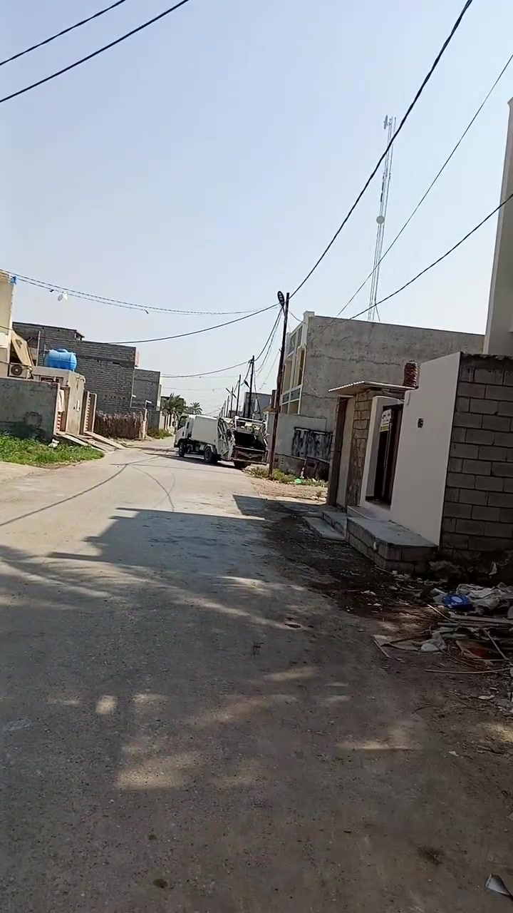 دار للبيع 200م طابقين طابو زراعي سند 25 خارطة وتصميم والديكور وبناء درجة اولى يتكون من استقبال ومطبخ و 6 غرف نوم وصالتين وصحيات داخليه وخارجية وطابق ثاني وبيتونه وكراج وحديقة الخدمات ماء وكهرباء وتبليط وخط مولد وإنارة شارع عرضه 12م ام العضام العثمانية مدخل مقابل مستشفى الرازي بدايه الفرع  الثاني او مدخل نقطة الشرطة على السده الفرع الثاني  السعر 140مليون وقابل للتفاوض تفاصيل اكثر داخل الفيديو للاستفسار خاص او *********** ملاحظه لا يوجد امراوس أو قسط
