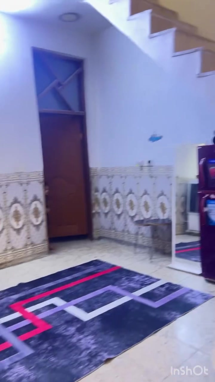 سلام عليكم
بيت للبيع 100 متر كامل طابق واحد 

مدخلين واستقبال ومطبخ وصاله وغرفة نوم وبيتونه 

كامل سطحين وستاره 

رئاسة شارع عشرين شارع الساده ب80 وبي مجال 

***********
