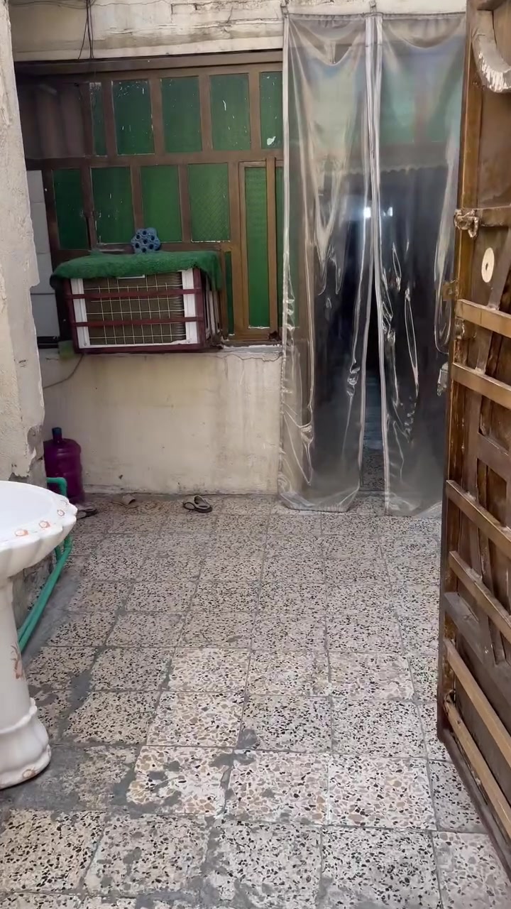 سلام عليكم 
بيت للبيع قطاع 74 
نصف قطعه شرك مساحته 72 
السعر 85 وبي مجال 
الاتصال ع هاذه الرقم ***********

