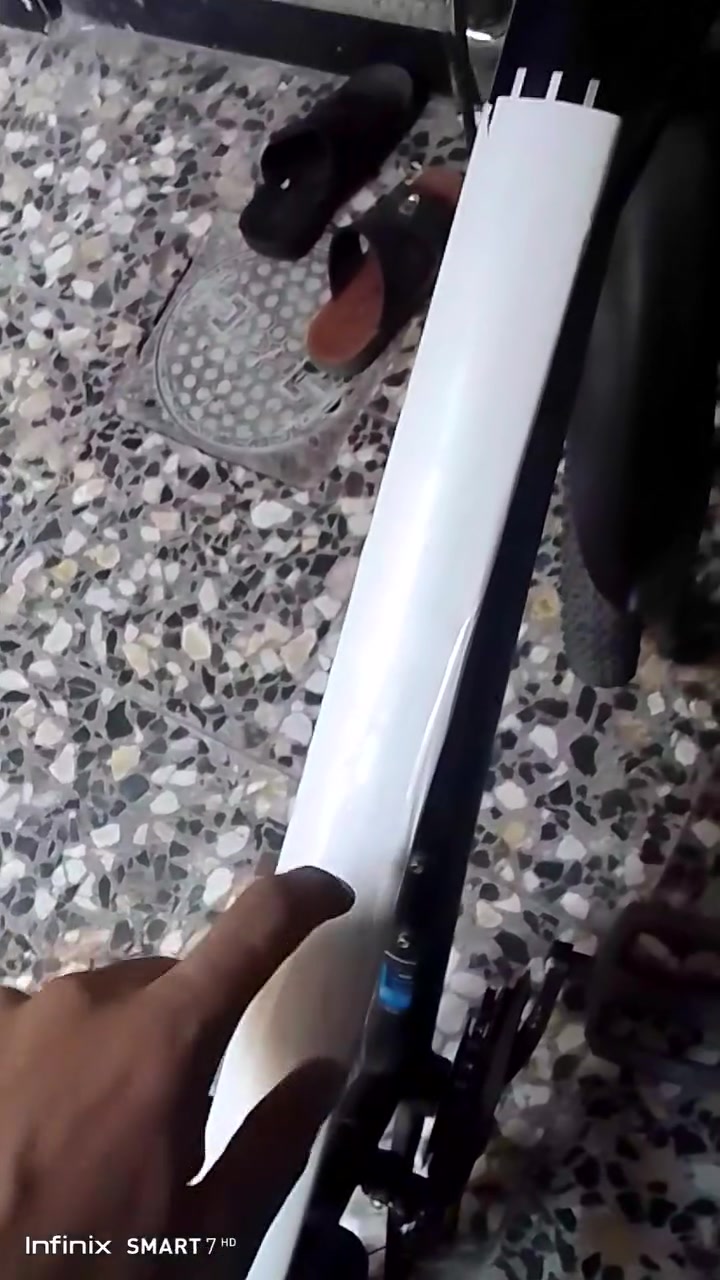 سلام عليكم باسكل جديد صيني درجه اولي باسكل كلشي شغال بريك دبل تاير جوب باسكل اخو جديد بس تصوير ضالمه سعره 80 الف بي مجال ابو 65 لاتراسلي لين باسكل نضيف مامستخدم هواي مكان بغداد حي جامعه ماعندي توصيل ماراوس رقم تلفون *********** واشكرأ

نص مكتوب في الصور:
- Infinix SMART 7 HD