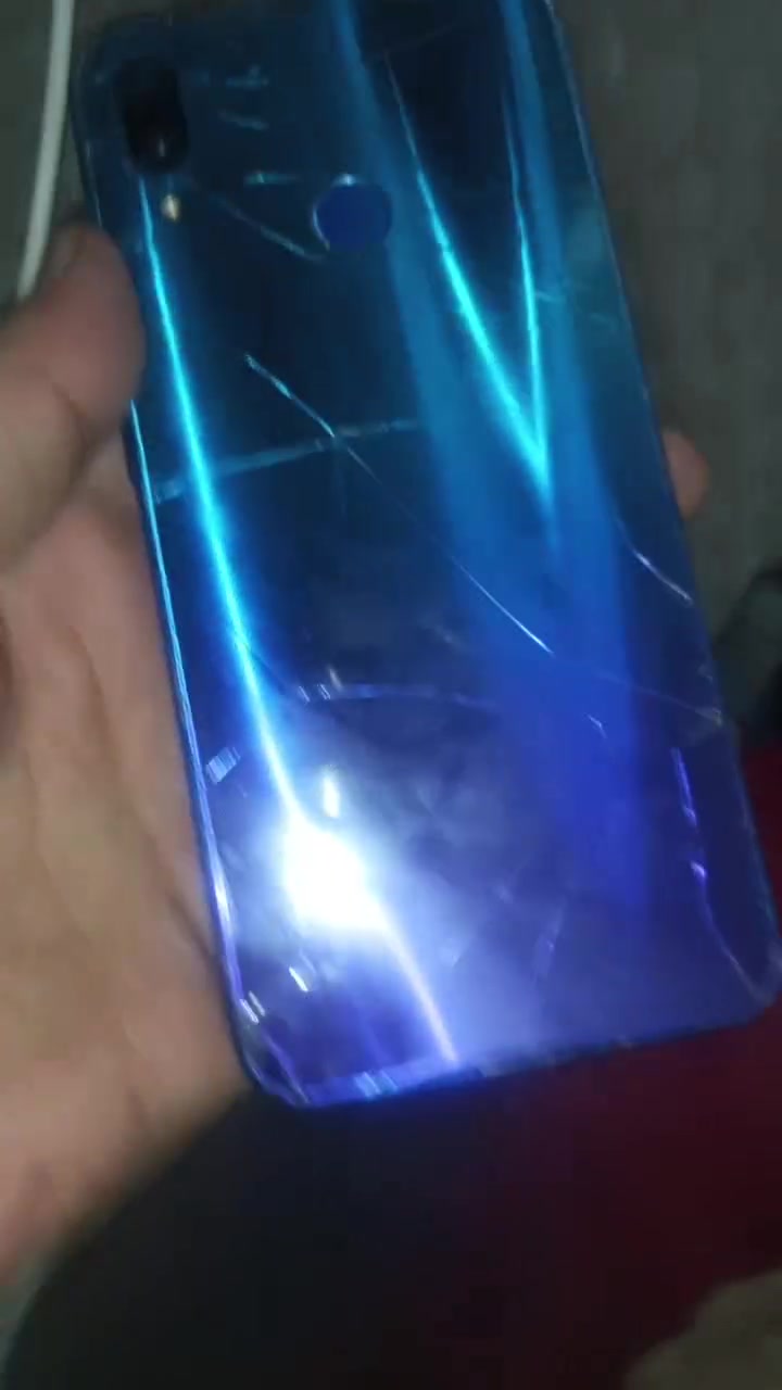 هواوي نوفا 3i مكسور الضهر وكامرا رديئه فقط زلا كله ممتاز بطاريه 5000ذاكره 128ب60الف شبه ايفون سفن شكله ممتاز شغال
وتساب
***********
