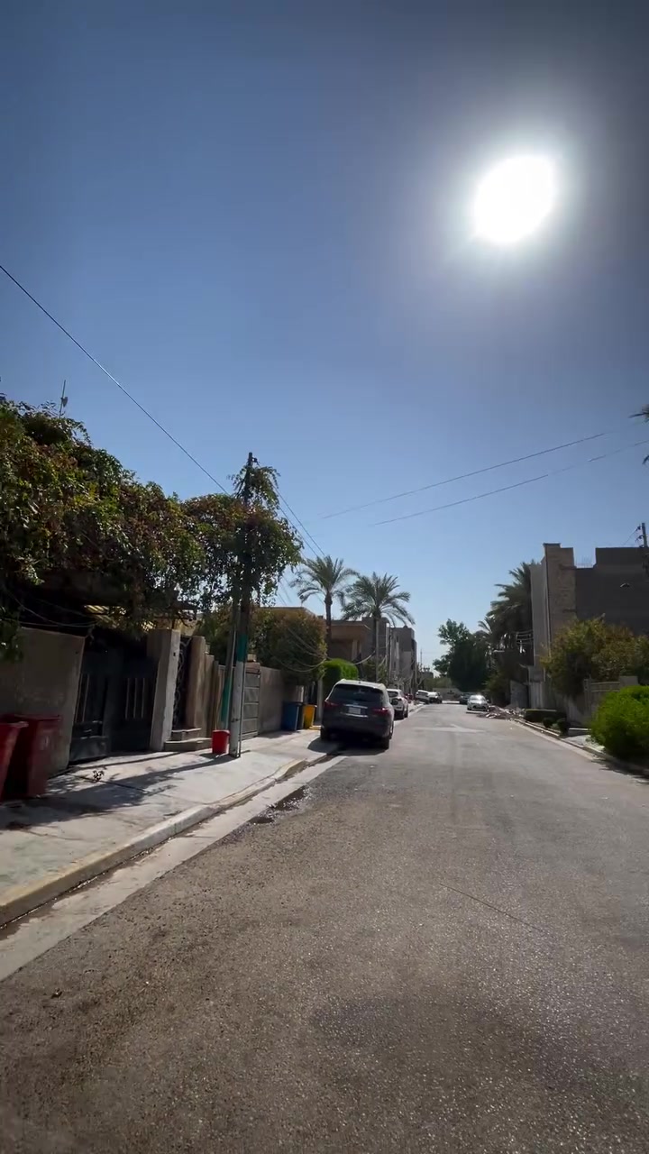 بيت للبيع بحي الاطباء والخارجيه مساحة 300 واجهه 12 ونزال 25  قابل للتقسيم  ينباع بسعر ارض للاستفسار ***********او***********
