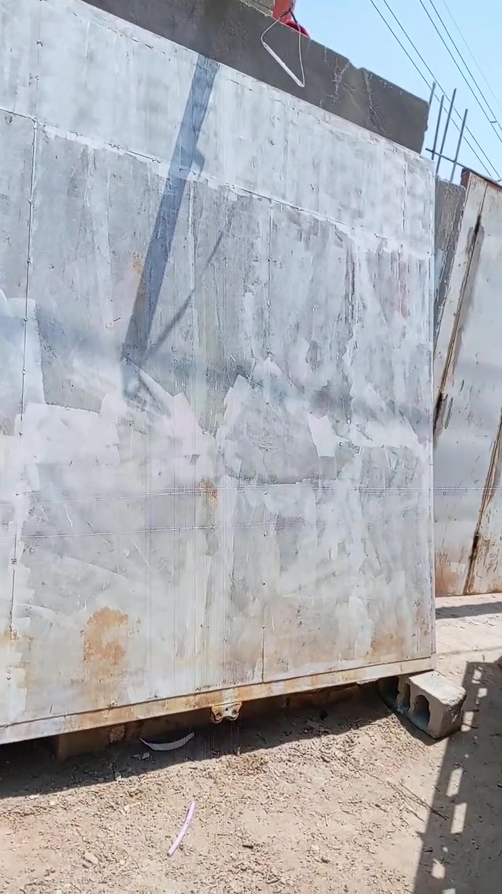 السلام عليكم باب سلايت طول 4ونص رتفاع 2ونص حديد ثقيل سعر450مكانه بصره الدير ***********
