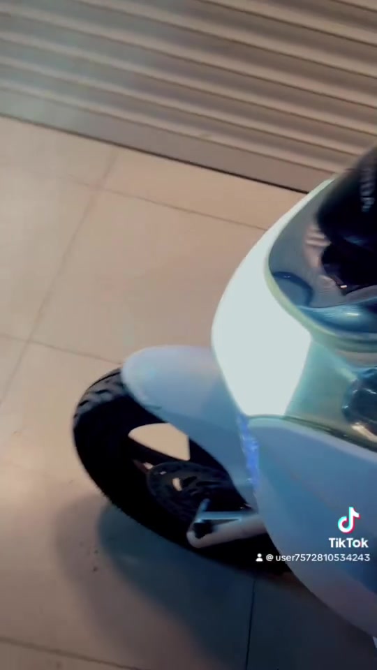 السلام عليكم شباب جيل اول على كل اول محرك 125 ياباني ماشيه 30 الدراجه ماكلك بلكارتون شوفت عينك كفرات بلاد محرك شرط شحن تدفئه بل يدات بلعافيه على الي ياخذه رقم ***********
مكاني بغداد بس الجناي ايخابر  2100 الدراجه رنبه مو شارع بيه مجال شي بصيط
