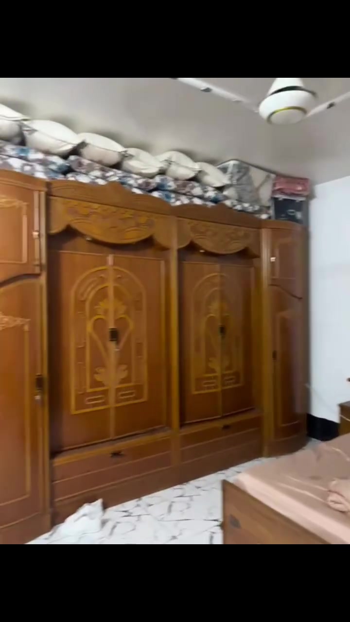 السلام عليكم غرفه نوم خشب للبيع السعر 500 الف وبيه مجال 
*********** مكلف بالنشر بس اتصال مكان كربلاء الحسينيه
