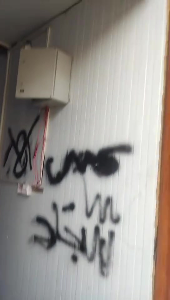 سلام عليكم سندويج للبيع الواجيها 5 ولنزال 4عنوان بغداد الشعب السعر 800 ***********
