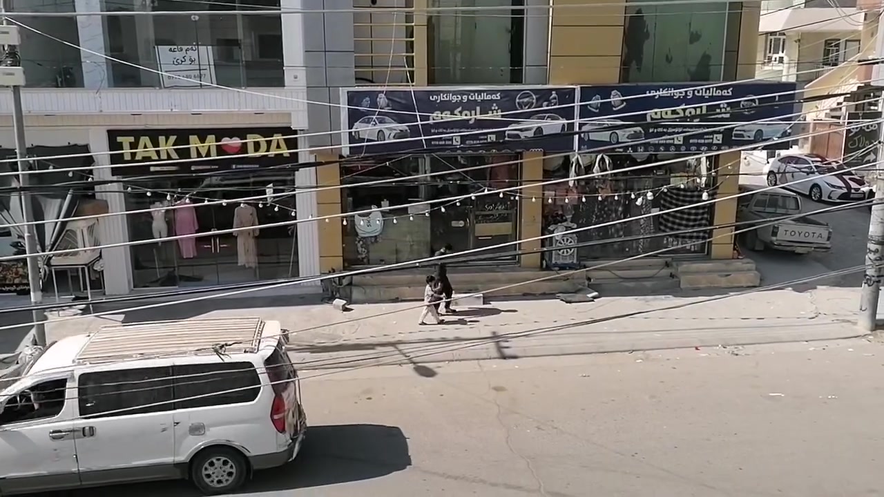 ٢٤٠م • دورين • سەرجادە 100 ماڵەکە