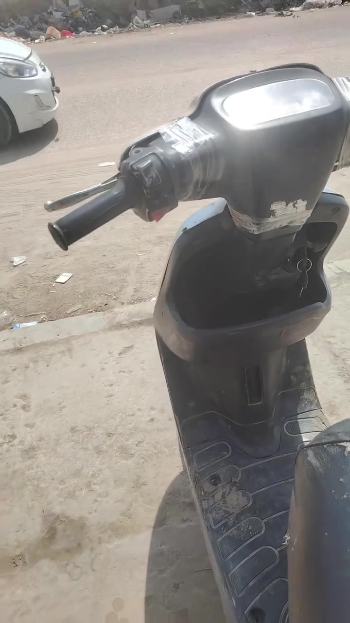 سلام عليكم شباب دراجه زعره للبيع الدراجه مفتوحه كفراتها اصليه شلعتها حلوه كلش دراجه كهربائيات كلهن شغالات عوزها باتري فق الشاصي مكفول بيها صوت ناعم بجهت الكلجات  دراجه نضيفه شوفت عينك سعر 175 بيها مجال حك الجيه *********** مكانها دوانيه مركز بل جمهوري
