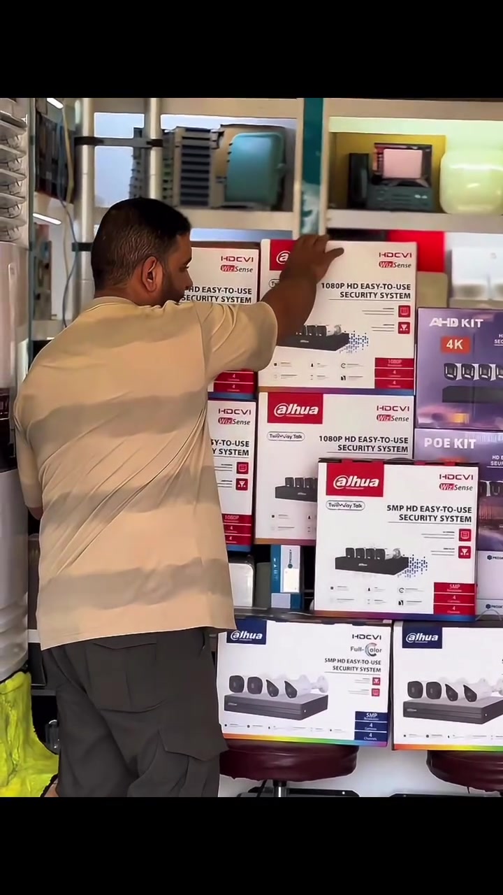 🔥 منشور نوكلنك — عرض الكامرات

🚨 إذا ناوي تركّب كامرات للبيت، المحل، المكتب أو مشروعك… لا تختار الكت بس على أساس السعر!
لأن الفرق بين كامرة وكامرة مو بس بالميگاپكسل… الفرق الحقيقي يكون بالصورة، التصوير الليلي، الألوان، الصوت، نوع التسجيل وجودة المنظومة كلها.

ولهذا سوينالكم 4 خيارات مختلفة حتى تختار حسب احتياجك وميزانيتك 👇

🟣 الخيار الأول — الكت التجاري 2MP

4 كامرات 2MP تجارية — 1080P

✔️ دقة 2 ميگاپكسل
✔️ صورة Full HD 1080P
✔️ خيار اقتصادي للاستخدامات الاعتيادية
✔️ مناسب للبيت، محل صغير أو مكان يحتاج مراقبة أساسية

💰 السعر: 70,000 د.ع فقط

⸻

🔴 الخيار الثاني — DAHUA أصلي 2MP

4 كامرات DAHUA أصلية — 2MP / 1080P

هنا تدخل على مستوى مختلف 👌

✔️ DAHUA أصلية
✔️ دقة 2MP — Full HD 1080P
✔️ نظام HDCVI
✔️ تسجيل ومراقبة عالية الوضوح
✔️ دعم الصوت عبر الكيبل بالنسخة المخصصة لذلك
✔️ منظومة مناسبة للبيوت والمحلات والمكاتب
✔️ بعض الكتات الحديثة من داهوا تجمع بين Smart Dual Light والصوت

💰 السعر: 170,000 د.ع

⸻

🟡 الخيار الثالث — DAHUA أصلي 5MP | الإصدار الحديث

🔥 هنا تبدي الصورة تختلف فعلاً!

4 كامرات DAHUA أصلية بدقة 5MP

✔️ دقة 5 ميگاپكسل
✔️ صورة أوضح وتفاصيل أكثر من 2MP
✔️ Full Color — تصوير ملون بالليل والنهار
✔️ الصوت والصورة بالنسخة المجهزة بميكروفون
✔️ إضاءة مساعدة للتصوير الليلي الملون
✔️ بعض موديلات 5MP Full-Color إضاءة تصل إلى 40 متر، مع WDR و3DNR وحماية IP67

يعني بالليل مو شرط تتحول الصورة إلى أبيض وأسود… تبقى الألوان ظاهرة حتى بالتصوير الليلي 🌙🎨

💰 السعر: 225,000 د.ع

⸻

⚫🟡 الخيار الرابع — DAHUA أصلي 5MP | كت متنوع

وهذا الكت حلو جداً للي يريد يجمع بين التصوير الملون والتصوير الليلي التقليدي:

📦 4 كامرات 5MP:

🎙️ كامرتين:
✔️ صورة + صوت
✔️ ملون بالنهار
✔️ ملون بالليل

📷 كامرتين:
✔️ صورة ملونة بالنهار
✔️ تصوير ليلي بالأشعة تحت الحمراء أبيض وأسود

وهذا النوع من التشكيلة موجود ضمن كتات داهوا 5MP التي تجمع بين كامرات Full-Color وكامرات IR، حتى تحصل على أكثر من أسلوب للتصوير ضمن نفس المنظومة. 

💰 السعر: 155,000 د.ع فقط

⸻

🎯 شنو تختار؟

إذا تريد حل اقتصادي → 🟣 التجاري 2MP

إذا تريد داهوا أصلية بسعر مناسب → 🔴 داهوا 2MP

إذا تريد تفاصيل أعلى وتصوير ليلي ملون → 🟡 داهوا 5MP Full Color

إذا تريد 5MP وبميزانية أقل وتشكيلة كامرات متنوعة → ⚫🟡 كت داهوا 5MP المتنوع

🔥 4 خيارات… 4 مستويات… والسعر أنت تختار على أساس احتياجك.

📍 متوفر الآن في نوكلنك

📲 للطلب والاستفسار:
واتساب أو اتصال: ***********

📍 بغداد / الكرادة / شارع الصناعة / مجمع المياحي / مجاور شركة شرق الجزيرة

كاميرات مراقبة | كاميرات داهوا | Dahua CCTV | Dahua HDCVI | كاميرات 2MP | كاميرات 5MP | كاميرات Full Color | كاميرات ملونة ليلي نهاري | كاميرات صوت وصورة | كاميرات مراقبة للبيت | كاميرات مراقبة للمحلات | DVR | XVR | نظام مراقبة 4 كامرات

#نوكلنك #Dahua #DAHUA_CCTV #كاميرات_مراقبة #كاميرات_داهوا #HDCVI #5MP #2MP #FullColor #CCTV #DVR #XVR #كاميرات_امن #كاميرات_مراقبة_العراق #بغداد #الكرادة
