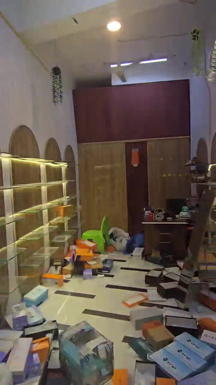 للبيع ديكور محل 🔥
حالة ممتازة ونظيفة، مناسبة للمحلات والمعارض
رفوف مرتبة وعملية وتفيد بالعرض والترتيب. السعر خاص 
للاستفسار ***********
