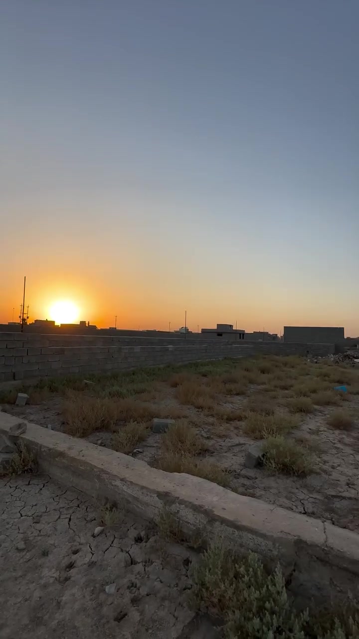للبيع قطعه ارض زراعيه مساحه 215متر القطعه ضمن تقسم هندسي فرع 8متر وشارع 10متر خدمات كامله ماء وكهرباء موقع القطعه باب الدب بلقرب من شارع 60 سعر القطعه مناسب 12 مليون وبيها مجال للشراي الاتصال على الرقم *********** غير متواجد على الفيس
