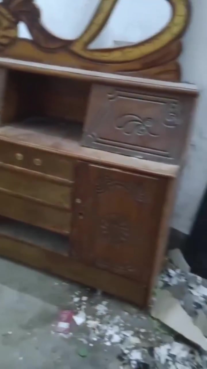 ميز مرايه للبيع مكان شطره مناسب ***********
