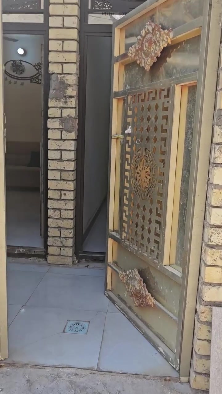 بيت طابق ونص مساحه 75 متر غرفتين استقبال معزول مطبخ وصحيات للبيع التواصل ***********نزلت السراية خلف المشتملات

