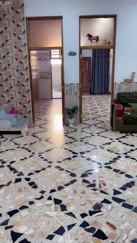 السلام عليكم بيت ركن 240 متر بناء 2025 بيت نضيف عنوانه سبع قصور الفرع الخلف المركز   قليل طابق واحد
يحتوي 
غرفتين نوم 
مطبخين
صحيات 3
تركين
واستقبال بحجم كبير
والبيت واضح نضافته وتفاصيله بلفيدوهات
لاستفسار
***********
