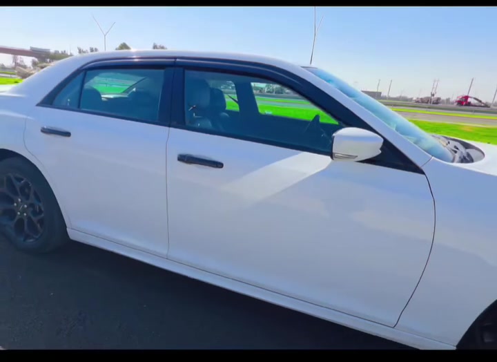 #للبيع #أوباما – كرايسلر C300
   Touring
- موديل 2022
 🚘(دفع رباعي)
🇺🇸 وارد أمريكي
🤍 اللون: أبيض
📍 السيارة موجودة في بغداد/حي الجهاد. 🏁 رقم بغداد الجديد
📏 الممشى: 53,000 كم فقط

المواصفات:

- محرك V6
- دفع رباعي AWD
- فئة Touring
- حساس امامي خلفي.
- السيارة مستخدمة بعناية وحالتها العامة ممتازة

ملاحظة بكل شفافية:
السيارة وارد امريكي  حادث امامي ، والصبغ 3 قطع صبغ ، والحالة الحالية موضحة بالصور.
💰 السعر المطلوب: 240 $  قابل للتفاوض.
📞 للاستفسار والتواصل: [***********]
[***********]
