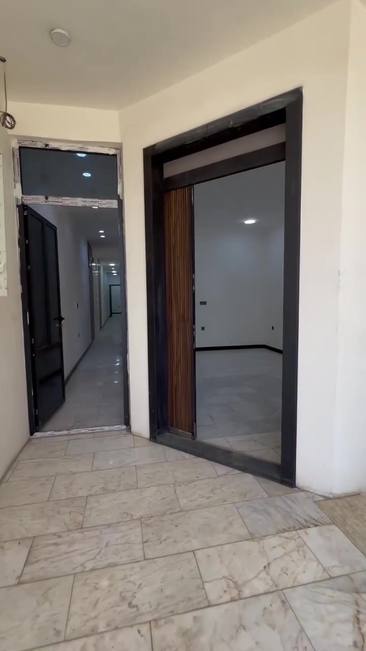 ‏💥 #شقة_ديلوكس_للايجار 💥
‏
‏☑️ تجاري - سكني .
‏
‏📍الموقع :- #اليرموك  - خلف مستشفى السلامة .
‏
‏🔛المساحة : 150 متر .
‏
‏◼️تحتوي على :- غرفتين - استقبال - مطبخ - حمام .
‏
‏📍عنوان الشركة : حي الجامعة _ بداية شارع المركز 
‏ 
‏📌للمعاينة والاستفسار : يرجى التواصل على الارقام التالية☎️
‏
‏***********
‏***********
