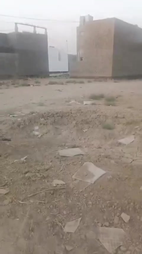 قطعة ارض للبيع 

العنوان الرمادي خلف مطعم كانون 

مساحه 121متر طابو زراعي تحويل مباشر 

شارع 8متر 

باقي التفاصيل بل الفيديو 

الاتصال ‏‪***********‬‏

عنوان المكتب الرمادي خلف العاب السندباد
