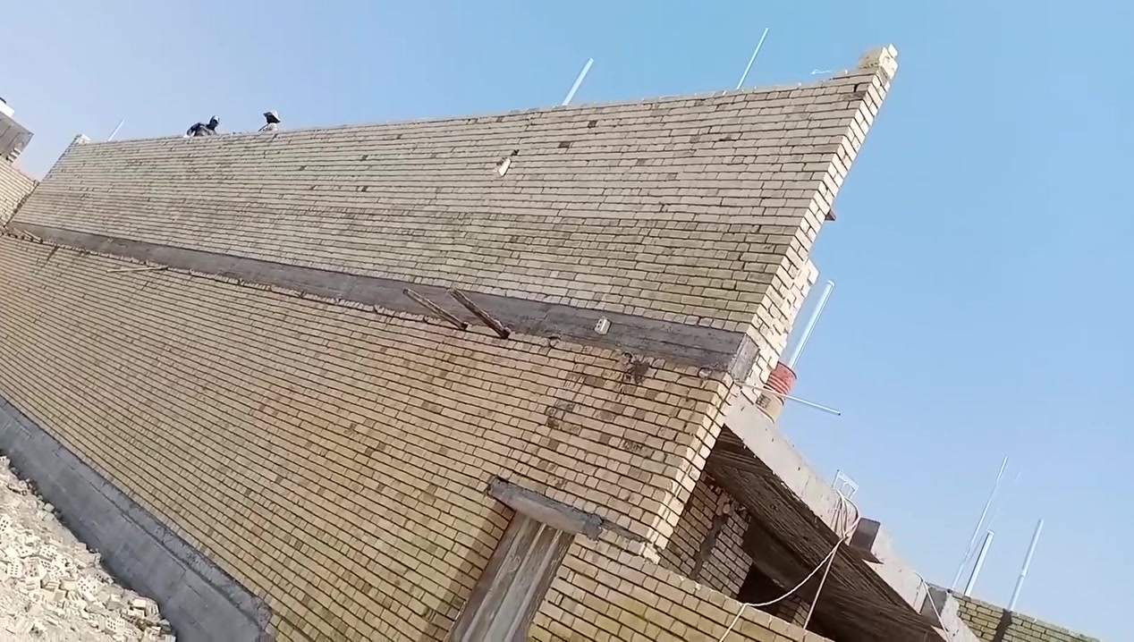 السلام عليكم ورحمه الله خلفه بناء درجه اولى ستلام مهندس متفرق انسب السعار التواصل ***********
