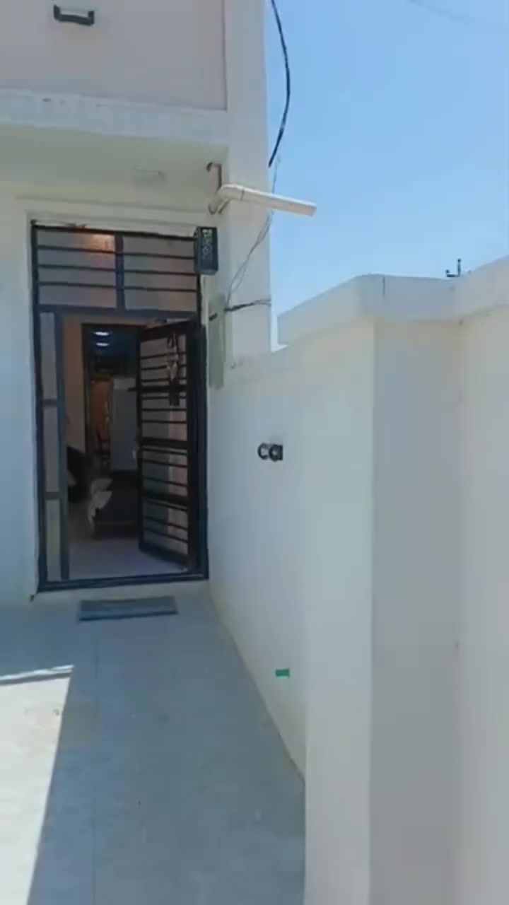 السلام عليكم عندنا عرض بيت 100 متر بغداد الجزيره سياحيه الواجهه خمسه والنزال 20 كافه الخدمات  يرجى التواصل على رقم الهاتف***********
