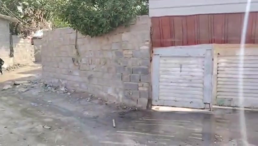 سلا عليكم بيت لبيع مساحته 350 متر بيت بالعشوائيات بالجزائر بنهايه المثلث قريب التبليط ماي وكهرباء ومجاري سعر ٣٠ وبي مجال بسيط *********** ***********
