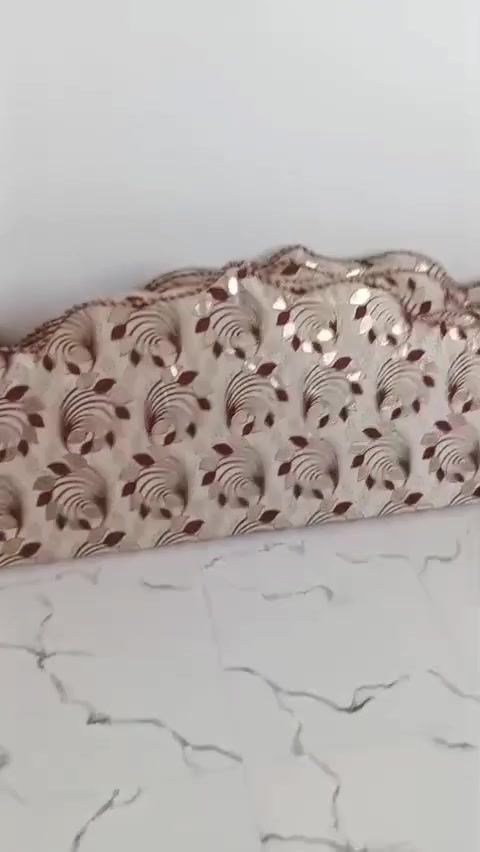 السلام عليكم كوشات جديد نظيفه حيل وخام جديد شرط كشمه ما بي الوحده ب10 قفل عددهن 6 كلهن60 الف للاستفسار ***********
