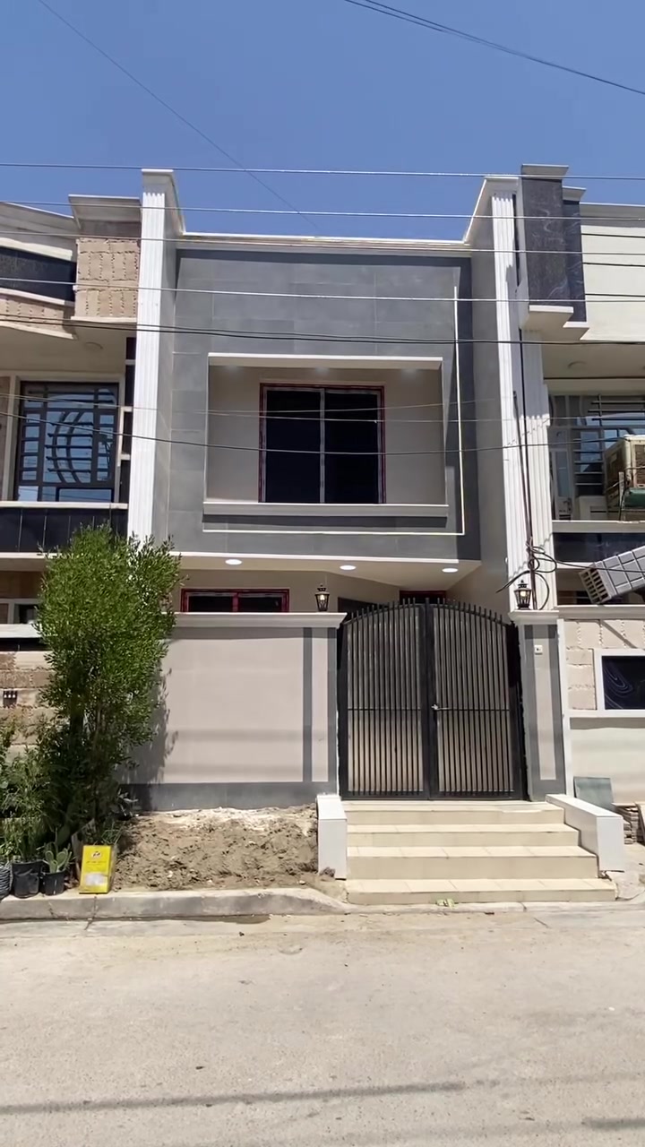 🏡 للبيع – بيت زيرو في حي الجهاد | فرصة لا تُعوّض ✨🔥
📍 الموقع: حي الجهاد – ديوان المخابرات

📐 المساحة: 100 متر
📏 الواجهة: 5 متر
📏 النزال: 20 متر

🏠 تفاصيل العقار:
✔️ بيت زيرو
✔️ مدخلان
✔️ 3 غرف نوم واسعة تناسب العائلة
✔️ مطبخ عملي وحديث
✔️ صحيات عدد (2) بتصميم عصري
✔️ شرفة بإطلالة رائعة على مساحة خضراء 🌳
✔️ إضاءة طبيعية مثالية طوال اليوم 🌞

✨ مميزات العقار:
✅ موقع راقٍ وهادئ
✅ قريب من جميع الخدمات
✅ تشطيب حديث وجاهز للسكن
✅ مناسب للعوائل والاستثمار

💰 السعر: 250 مليون دينار
📌 قابل للتفاوض مع الجادين

📞 للتواصل والاستفسار: ***********
📩 راسلنا عبر الخاص أو تواصل مع مكتبنا للحصول على جميع التفاصيل وحجز موعد للمعاينة.

#دليل_العقارات_العراقية #عقارات_العراق #بيت_للبيع #حي_الجهاد #بيع_عقار #شراء_عقار #استثمار_عقاري #بيوت_العراق #العراق #فرصة_عقارية
