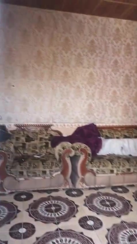سلام عليكم عدنه بيت بلقبله منطقت الاربعتلاف بلسايدين مال الطب العدلي مقبابيل أول استداره ثاني بيت ع شارع مساحة واسعة 200متر طابقين رايدنه 200قفله الاتصال ع رقم***********
