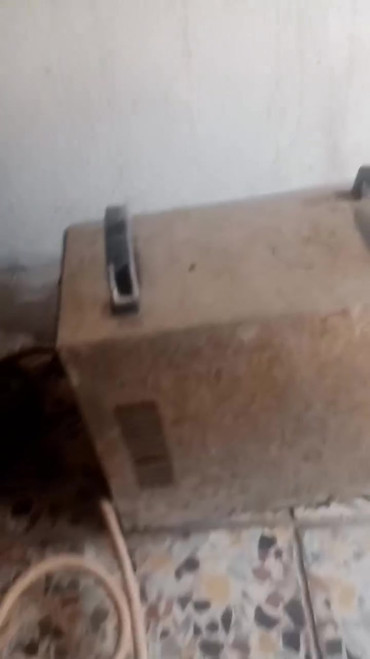 مكينة لحيم كبيره اصليه السعر ١٢٥ العنوان البصره الجبيله القياده البحريه خلف نادي البحري الرياضي ***********
