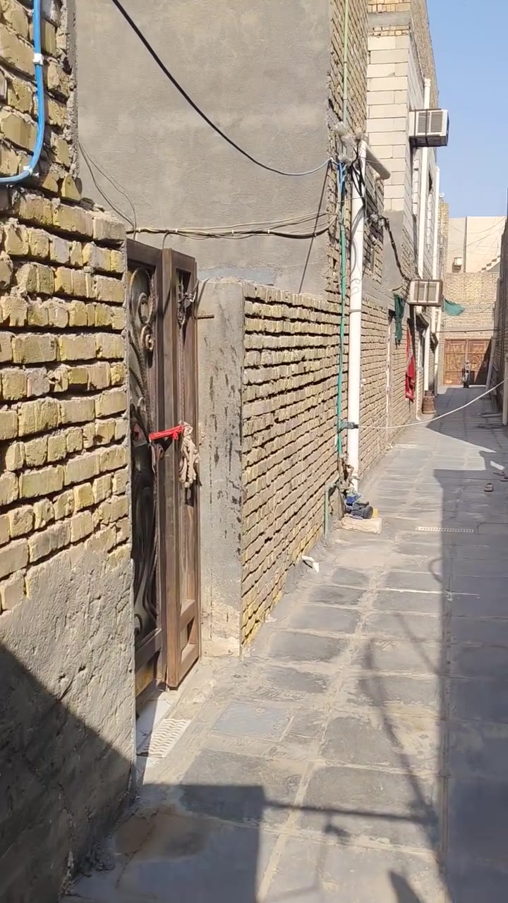 ياالله ياالله
السلام عليكم بيت البيع في حي المختار قرب إفران الكراده ويبعد عن الشارع يا حسين بيت واحد مساحة البيت 100 متر طابو أسهم يتحول بسمك ديوانيه 4*6 الصاله 3*5 غرفه 4*5 والمطبخ 4*4 ومنور وسطح شتايكر ستارة مترين  الرقم ***********

