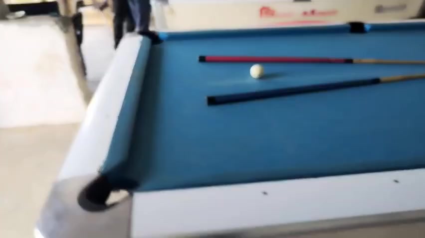 ميز بلياردو • ٢ قطع • نظيف ٩٠٪