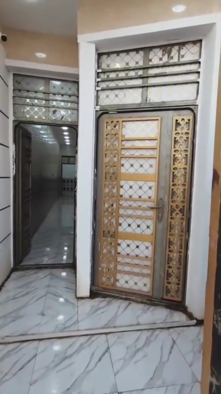 📍بيت طابقين 🏠للايجار الرمادي  5كيلو نزلت الشراع 
الشارع  10متر 
المساحة : 100 متر
{ طابقين } 
الطـابق الأول يتكون من 
.غرفة 1
.صالة 
.مطبخ 
.ديوانيه 
.صحيات داخل وخارج 
الطـابق الثاني 
.غرفة 2
.صالة 
.صحيات 
"" متوفرة جميع الخدمات في المنطقة _ مدارس 🏫 _ اسواق  
 السعر 400 
للأستفسار 📞.        ***********
