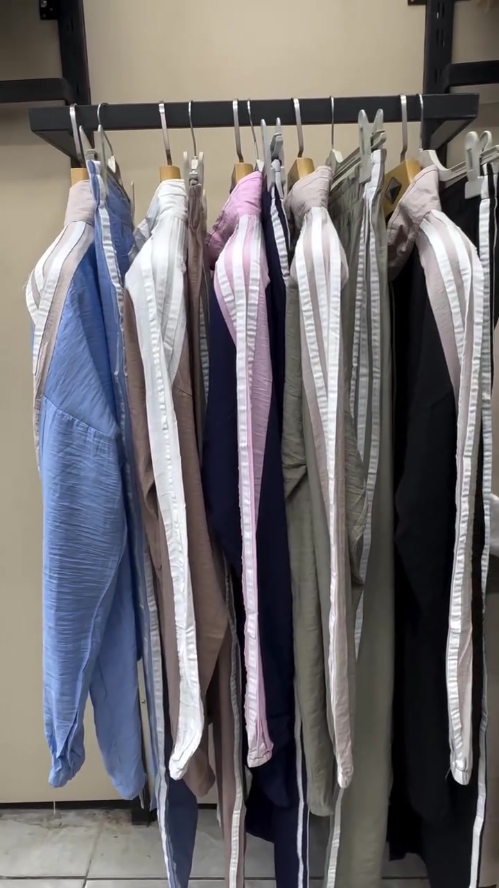 جديد ازياء لبنان 
وصل سوت رياضي اديداس 😍
المقاسات S-M-L-XL-XXL-XXXL قالب راهي 
طول سويتر 75سم طول كيلوت 105سم
اللوان اسود-بيجي -زيتوني -نيلي -سمائي-
العنوان كوت شارع الهوره مقابيل نشاط مدرسي 
واتساب. ***********
خدمه توصيل متوفره جيمع محافضات العراق ✅#العنوان_كوت_شارع #ملابس #العراق🇮🇶 #العراق #فيشن_وولرد_فساتين
