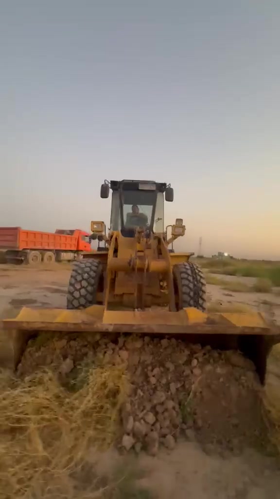 سلام عليكم شفل كوماتسو للبيع مكينه بلاديه لا تنقيص ولا اتبخير كير وكسنات ومضخات ما مفتوحه بس المكينه امجفته دفع أربع تايرات اتبطنش مكينه بلاديه خير من الله رقم صلاح الدين تحويل رقم أصفر المكان بغداد الشعب السعر 180 وبي مجال ***********
