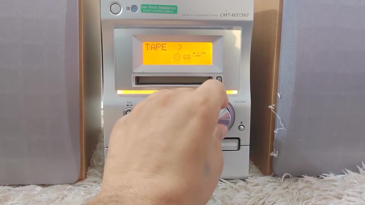 السلام عليكم أعضاء الكروب الطيبين جهاز مسجل سوني راديو وسي دي وميني سي دي مع سماعات سوني جهاز شغال شرط شغل حلو وراقي كهرباء 220 جهاز خالي من العيوب وتصليح نظافتها تقريبا 95 %السعر 75الف دينار  للطلب والاستفسار اتصال على أرقام التالية (*********** )(*********** )ويوجد توصيل لكافة محافظات العراقية
