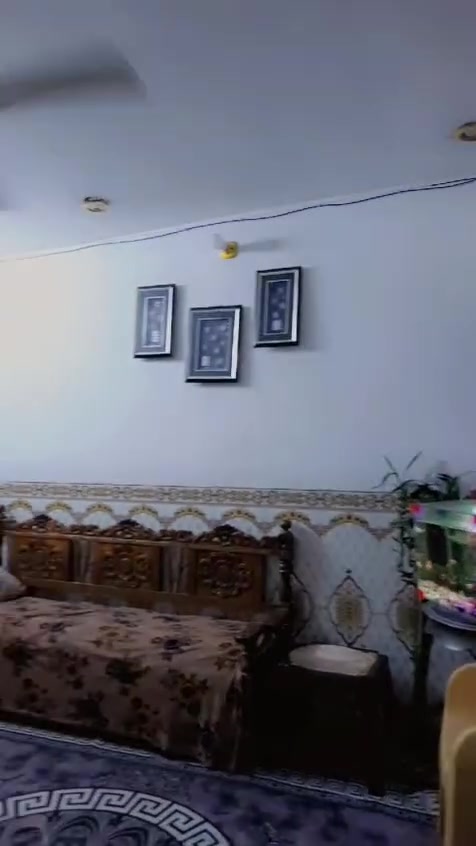 السلام عليكم
نصف قطعة للبيع قطاع ٣٢ خلف شارع الاسفنج مقابل مدرسة ثورة العشرين 
الطابق الارضي يحتوي على استقبال + هول + مطبخ + صحيات داخلية + صحيات خارجية
+ ترك
الطابق الثاني يحتوي على غرفتين + صالة
كما هو موضح بالفديو
للاسفسار الاتصال على الرقم
***********
