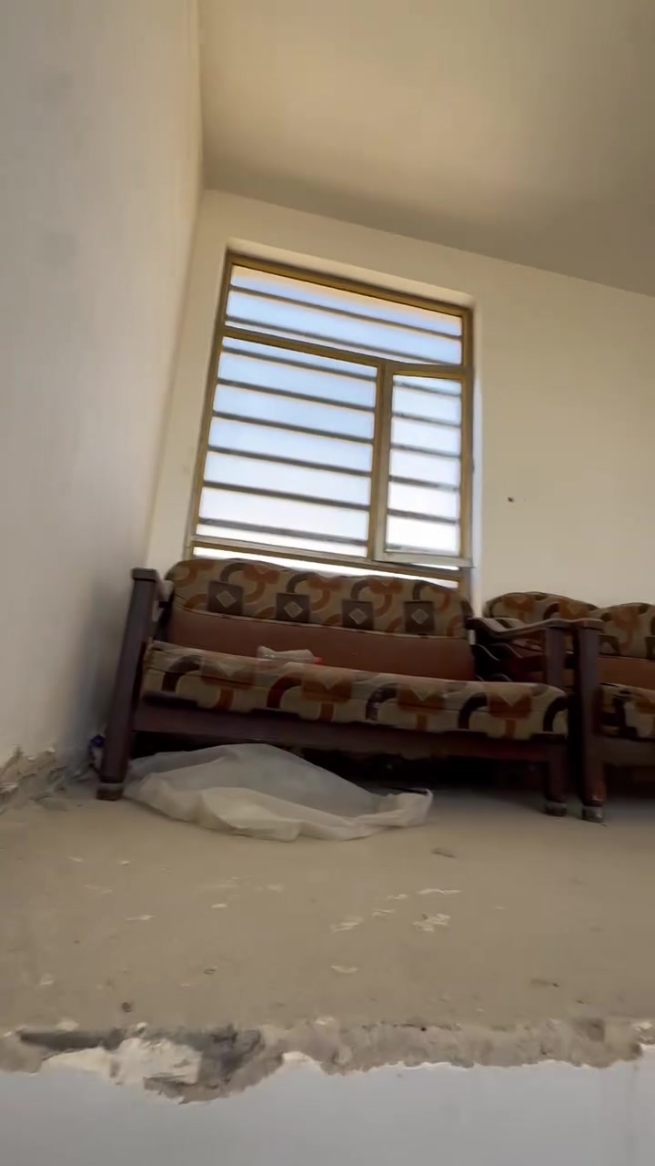 بيت للبيع 70م واجهه 5 نزال 14 سند 25 البيت بي نواقص بسيطه نزال عباس الكهربائي للاستفسار الاتصال عله الرقم
***********
