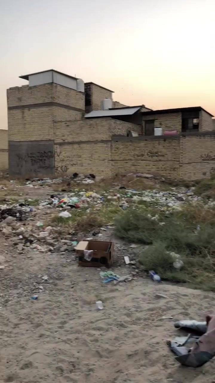 السلام عليكم قطعه ارض اللبيع
مساحه ١٠٠م الواجه ٥ ونزال ٢٠ 

الموقع بغداد السريدات مدخل حي الشهيدين 

خامس فرع من تدخل موقع مميز ومرتب 

السعر ٣٠ مليون وبيه مجال 

***********
