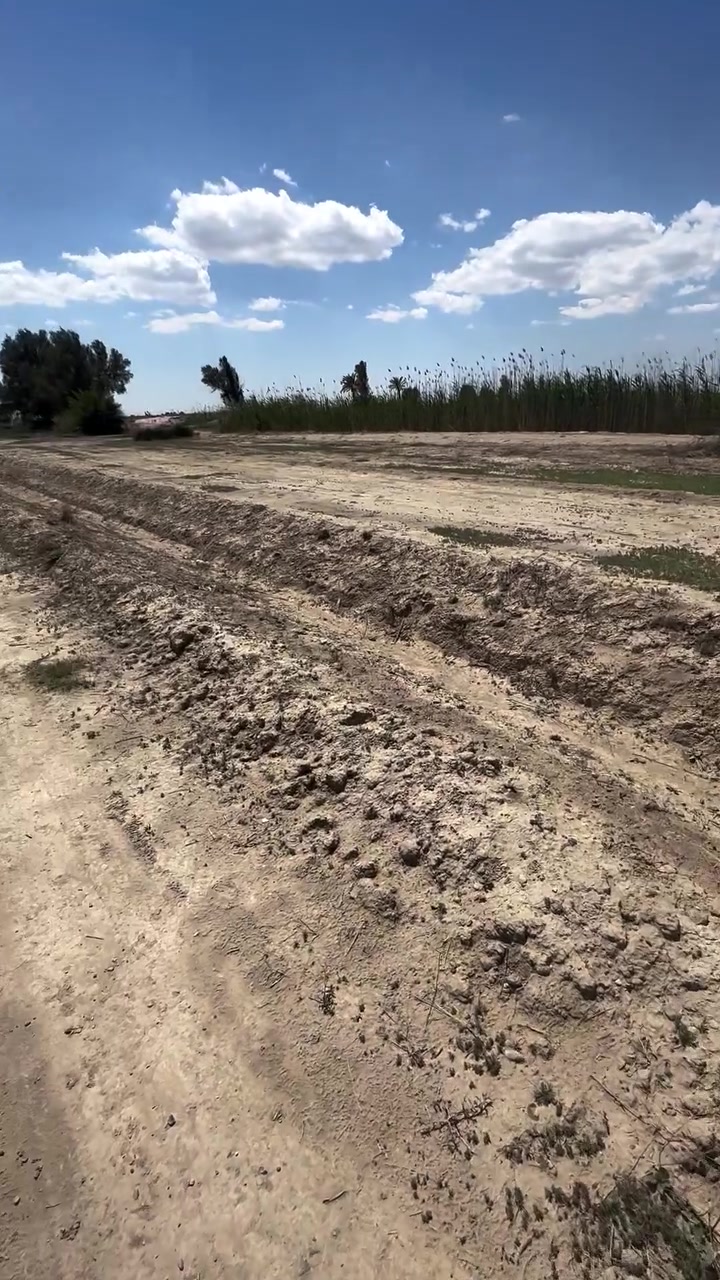 نص دونم 1250 متر
تحويل مباشر طابو زراعي 
مبنيه بصفحهه مزارع 
شهابي الثالثه بين السجر والكرمه تبليط لحد الكياعين 
واصل كهرباء 
الكاع معدله وجاهزه الفديو قديم

15 مليون قفل 
***********
