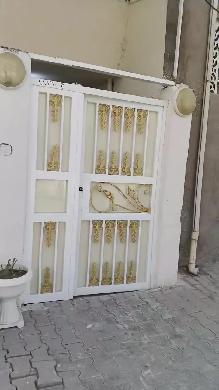 ياالله
دار ١٠٠متر حي الميلاد خلف شارع الجنه للبيع على ساحه مقابيله حديقه طابق ونص 
الطابق الارضي استقبال ومطبخ وصاله وغرفه 
الطابق الثاني غرفه وتخاريجه يبعد عن الشارع الحولي ٦٠متر للاستفسار اكثر الاتصال واتساب ***********
