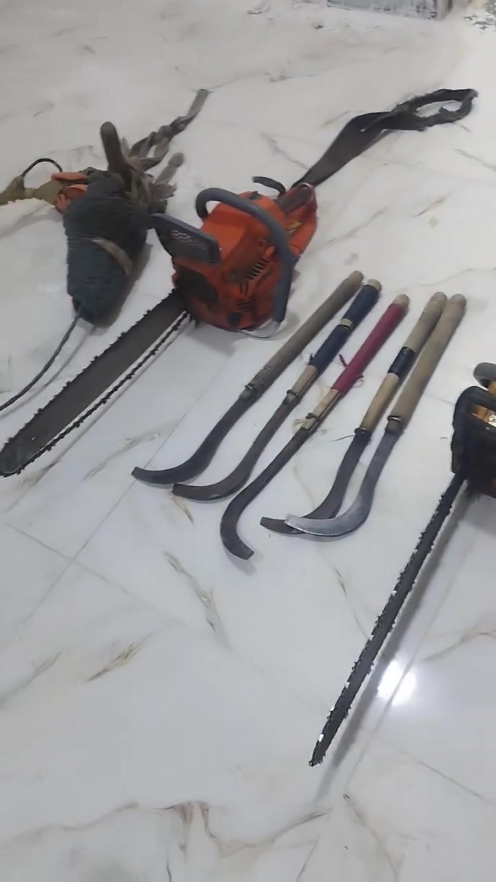 للبيع مناشير 2 تيكو 5830 الاصفر عوزة كابريتر  والثاني 6200 البرتقالي شغال  وسجاجين تكريب العدد 6 بسامير 2 قفل واحد ورك 1 وبيم 1 ولوي 1 ابعيهن كلهن جمله السعر 250 الشراي يتصل *********** 
***********

