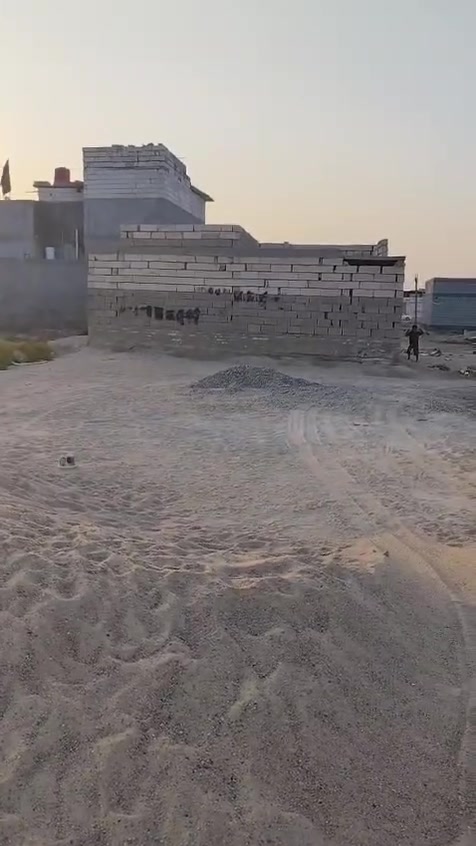 سلام وعليكم هيكل 100متر +فظله 20 متر بصالحيه بشارع اسوى الحسن طابو زراعي اصولي سند 25 للتوصل *********** سعر جدن مناسب 28مليون
