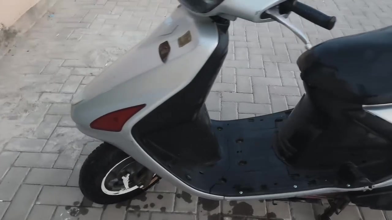 السلام عليكم دراجه للبيع فراشه مكينه ما مفتوحه كهربائياته كلها شغاله نقصها بس القزاز طاقات الفلاتر اطيح لك فلوس القزاز السعر 550 وبيها مجال***********
