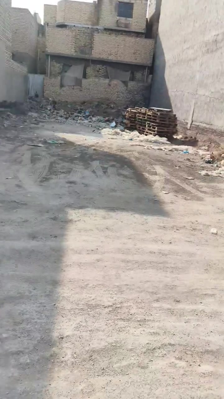 يالله السلام عليكم قطعه للبيع المساحة 200 متر طابو صرف قريبه على الشارع العام 25 متر عن الشارع العام مدفونة وجاهزه خدمات مجاري ماء مجاري كلشي كامل أم الهوه القديمه قرب الحولي ‏‪***********‬‏.. ‏‪***********‬‏ موقعها ممتاز قريبه ع شارع وخلفها مدرسه بتدائيه ومتوسطة

