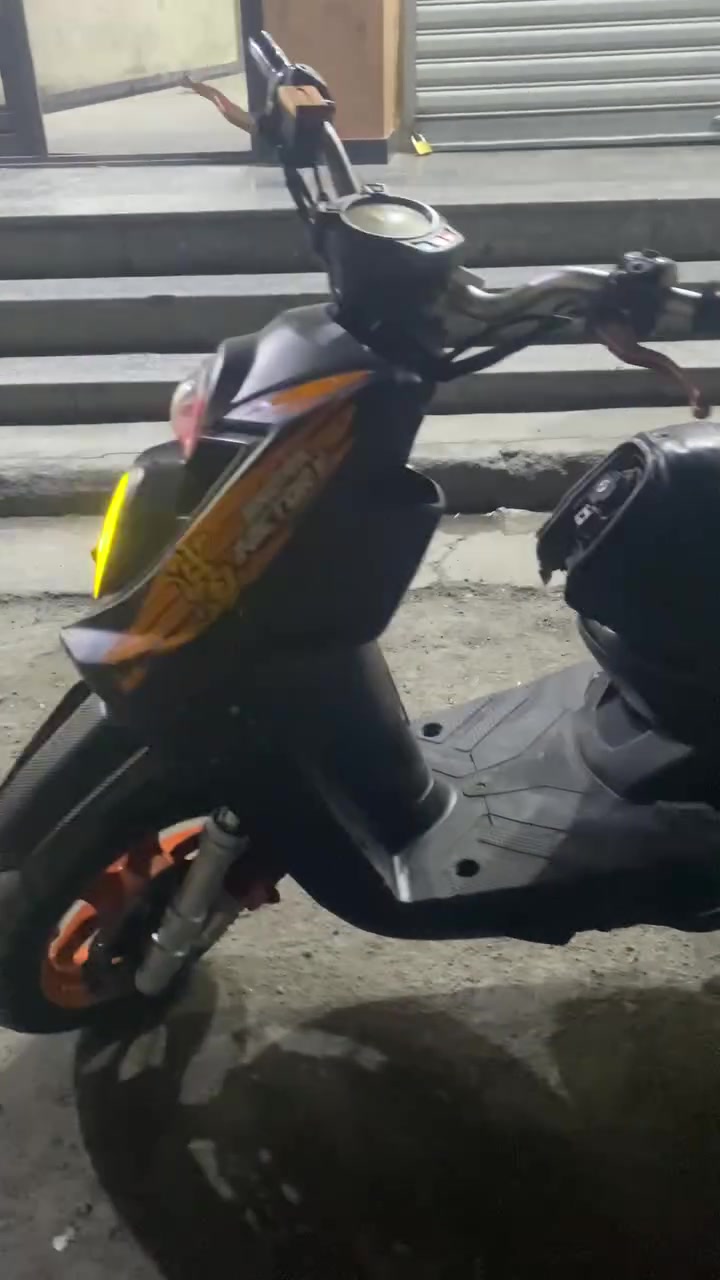 سكنس جبلي مزوده كله شرك ستيرن رياضي يدات قبق عنبار وصالنصه وبعد بيها تزويد خارجي مكينه خرسه تايرات جديد مكانه الشعب 
***********
