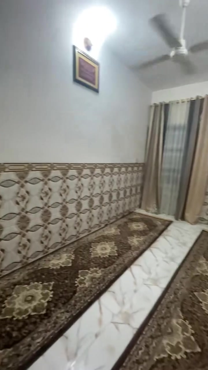 السلام عليكم بيت للبيع في منطقة الحميدية في بداية شارع سيد عوده مساحة البيت 100m طابق ونص للاستفسار ***********
