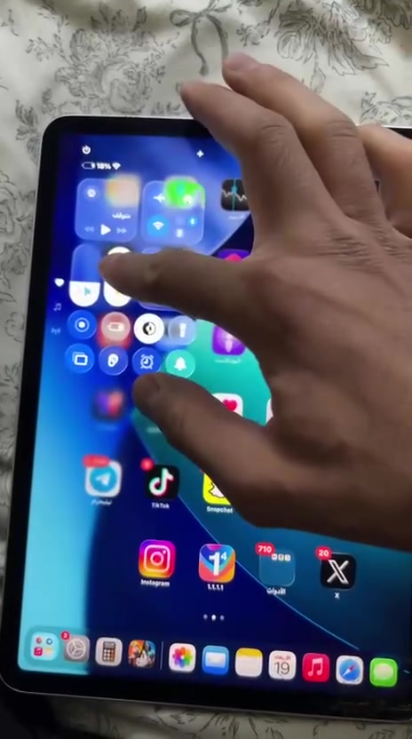 السلام عليكم أيباد أيفون 
11 PRO الجيل الثاني
ذاكرة 128GB
كولشي ممبدل بي بس الشاشة بيها كسر أما بل نسبة للمس مال شاشة طبيعي جداً 
شاشة أصلية
بطارية خير من اللّٰه
كامرات الأيباد شغالة
بصمة وجه تشتغل
كولشي موضح أمامكم
الكارتونة مال الأيباد نفسه
السعر:275 الف وبي مجال بسيط 
عنواني:بغداد الجديدة 
هاتف:***********
