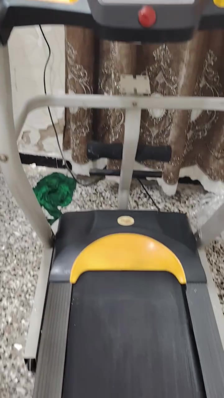جهاز جري جلوس وزن 150 كيلو سعره 300,000 تستعمل قليل اتصل على هذا الرقم ***********

